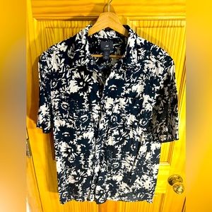 Short sleeve shirt size M